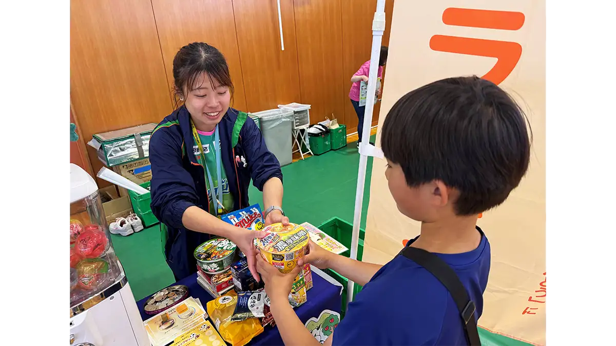 女子サッカー「ザスパ群馬ルミナス」と合同フードドライブ寄贈式　パルシステム群馬