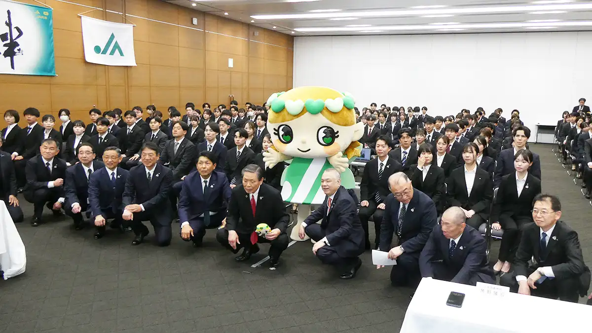 次の100年に向けてスタートしよう　新キャラクター「ミノリッタ」も紹介　ＪＡ共済連が新入職員入会式
