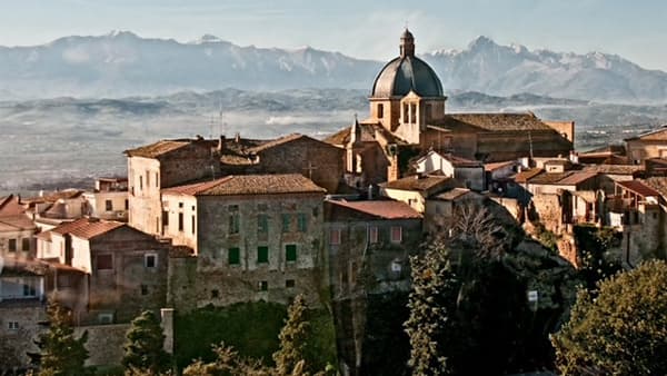 モンテパガーノ「小さな村の大きなワイン祭り」ローマ在住ジャーナリスト・茜ヶ久保徹郎【イタリア通信】