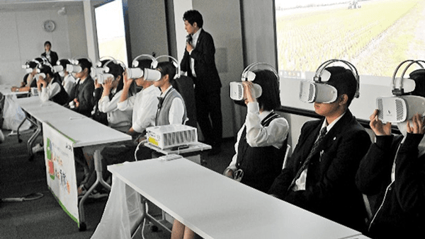 農業高校の生徒と教員がＶＲで農作業事故を疑似体験　ＪＡ共済連が農業収穫祭で特別講義