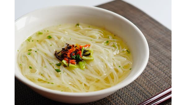 非常食に新しい選択肢「お米でできた麺で食べる 米めん」シリーズ登場　ケンミン食品