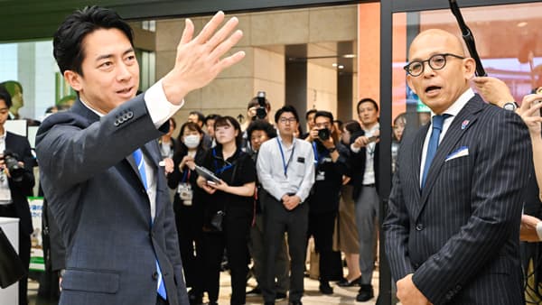 小泉農相が備蓄米販売のコンビニエンスストア視察　契約から販売までのスピードに驚き