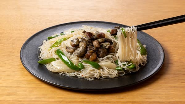 宮崎県産みやざき地頭鶏とピーマン使用「宮崎ケンミン焼ビーフン」販売開始