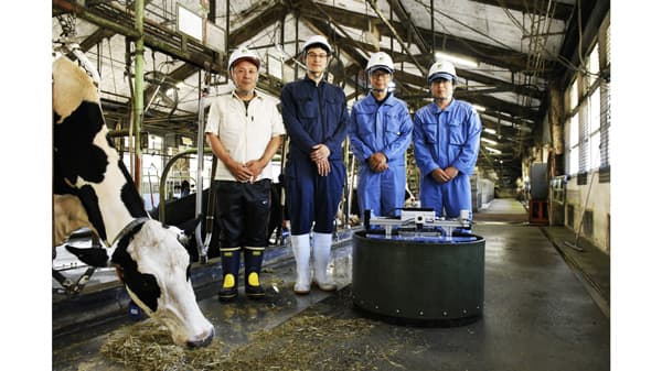 酪農DX　日本の牛舎に合う「小型餌寄せロボット」の開発・実証試験実施　リックス