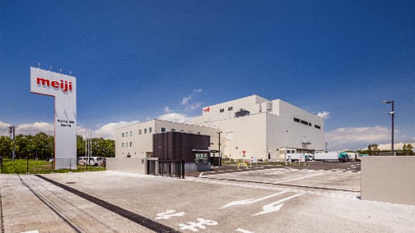 国内最大の生乳基盤・北海道で牛乳の新工場設立「恵庭工場」稼働　明治