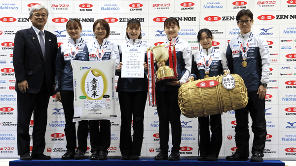 「第41回全農日本カーリング選手権」優勝の男女日本代表チームに「ななつぼし」贈呈　ＪＡ全農