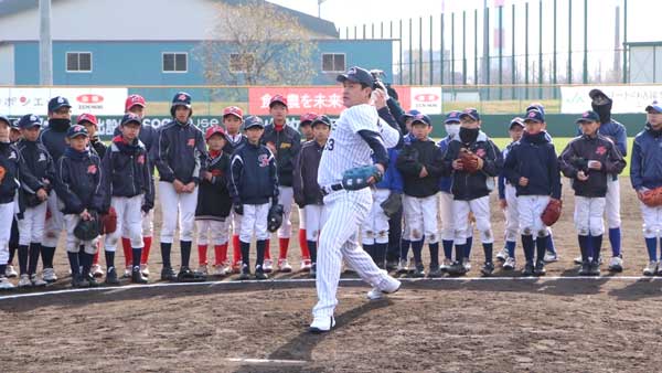里崎、森本ら元プロ野球選手が熱血指導　苫小牧市で「ＪＡ全農WCBF少年野球教室」開催