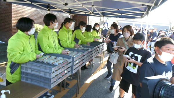 雹被害の梨「あたりちゃん」　災い転じて福　農業応援団が急増　ＪＡいちかわ