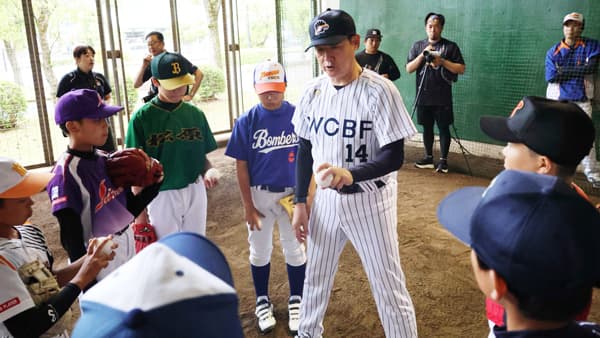 井口資仁氏ら元プロ野球選手が熱血指導「ＪＡ全農WCBF少年野球教室」敦賀市で開催