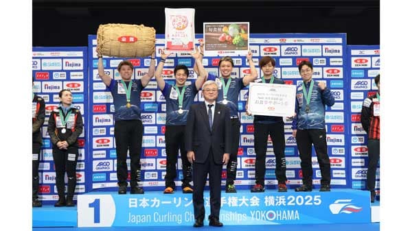 日本カーリング選手権　男女日本代表チームに副賞の米など贈呈　ＪＡ開催