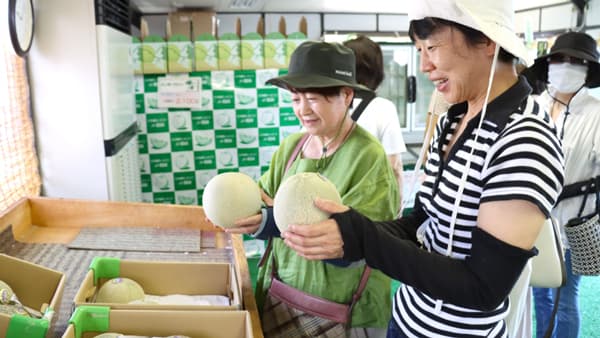 旬の味を求め　メロン直売所大盛況　ＪＡ鶴岡