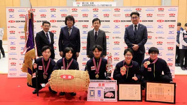 高校生カーリング日本一決定　ＪＡ全農が青森県産の米や肉を贈呈