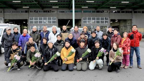 地元高校卒業式に北栄町産「フラワーフォトブース」を寄贈　ＪＡ鳥取中央 大栄花き部会