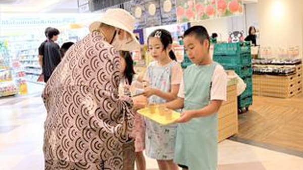 子どもたちが飛騨の果物販売に挑戦　大垣市のカネ井青果でお仕事体験　ＪＡ全農岐阜