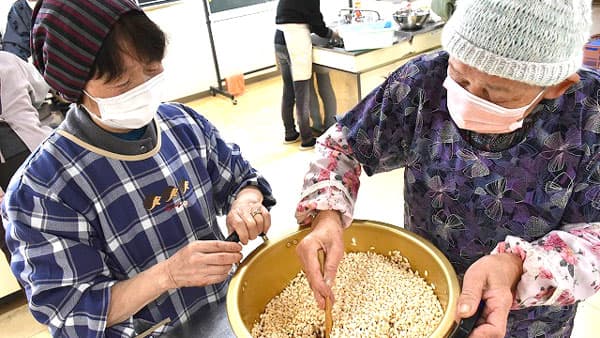毎年大好評　かがやき講座でおこし作り　ＪＡ鶴岡