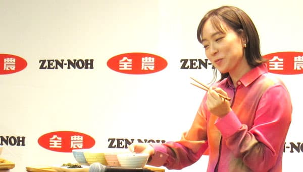 新米アンバサダー・石川佳純さんが「新米」食べ比べ　全農オフィシャルアンバサダー就任後初