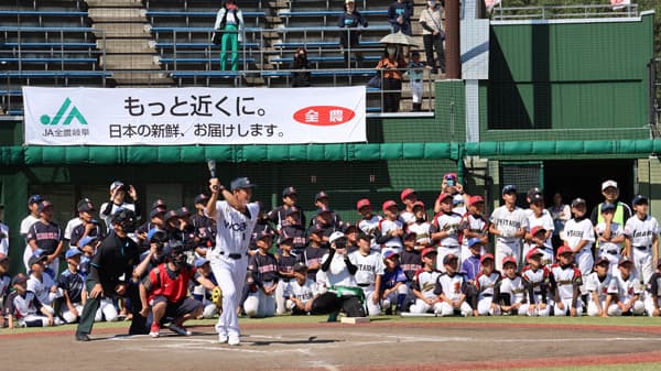 阪神OB鳥谷ら元プロ野球選手が熱血指導　岐阜県可児市で「ＪＡ全農WCBF少年野球教室」開催