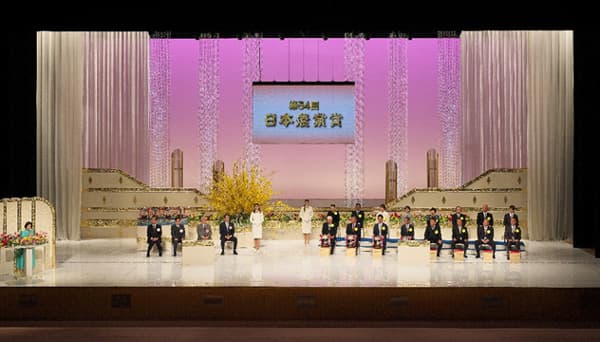 日本農業賞　集団の部大賞　飛騨蔬菜出荷組合　倉吉西瓜生産部会　吉備路もも出荷組合