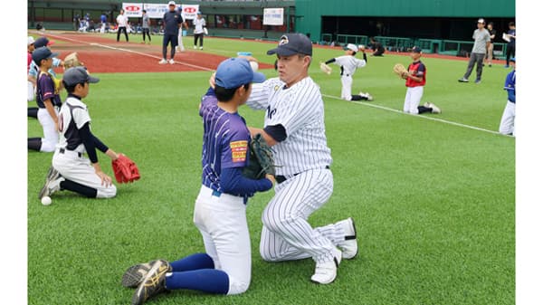 五十嵐亮太氏ら元プロ野球選手が指導「ＪＡ全農WCBF少年野球教室」盛岡市で開催