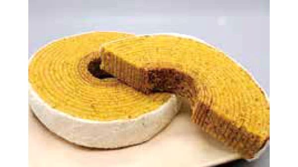 特産の小松菜をバームクーヘンに　試食した市長も太鼓判　ＪＡちば東葛