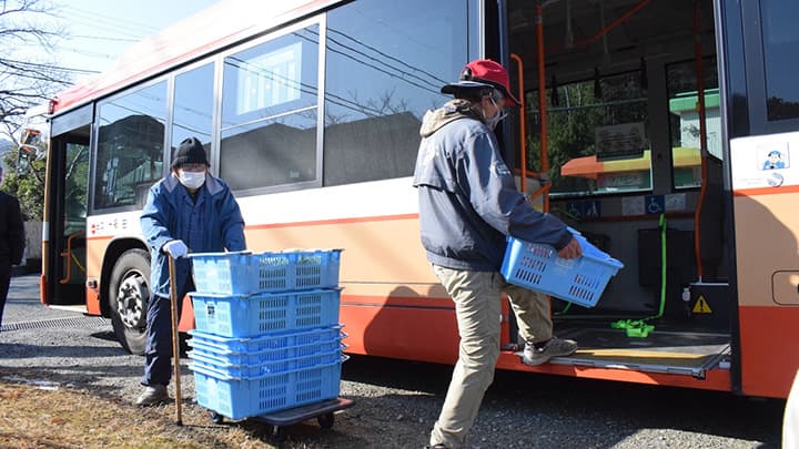 青果物を直売所へ　路線バスで貨客混載の実証運行開始　ＪＡ兵庫六甲