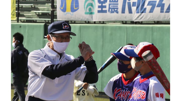 王理事長もバッティング指導　久留米で「ＪＡ全農WCBF少年野球教室」開催