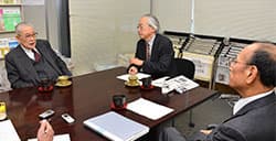 【鼎談：2017 世界はどう動く】転換期声上げ闘おう（2）