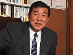 【インタビュー・石破茂・前地方創生担当相（元農相）に聴く】農協は地域を担う 役割もっと発揮を（下）