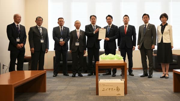 シャインマスカットの海外ライセンス政策転換　小泉農水相・林官房長官に緊急要請