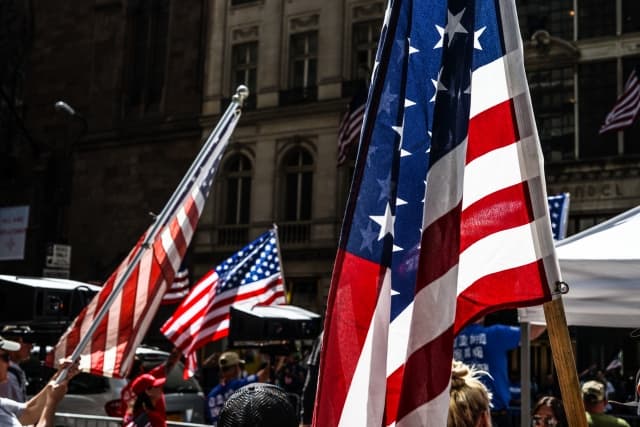 「農村と都市の分断」で憂鬱な年に――米国・EUの政治的混乱に共通する地方有権者の疎外感　エッセイスト　薄井　寛【特集：2020年を振り返って】