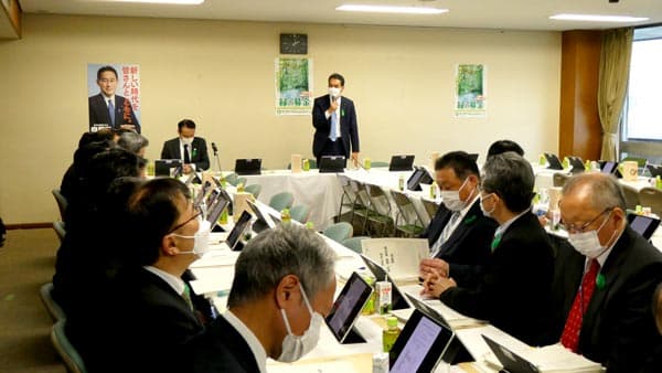 新型コロナの影響　トピックスのトップに　白書本文案を提示