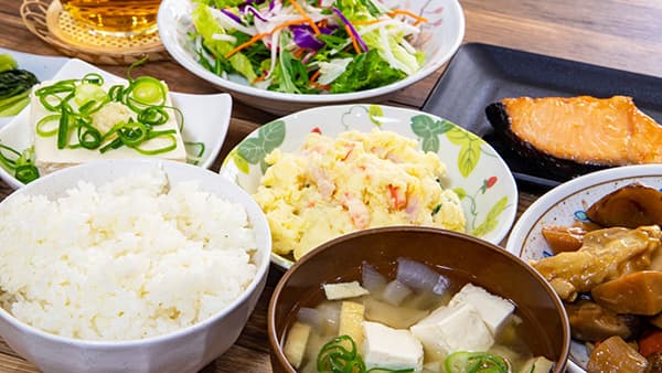 食文化「受け継いでいる」７割　食育白書を閣議決定