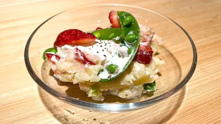 奈良県産の希少いちご「古都華」の「デパチカ風サラダ」限定販売　奈良まほろば館