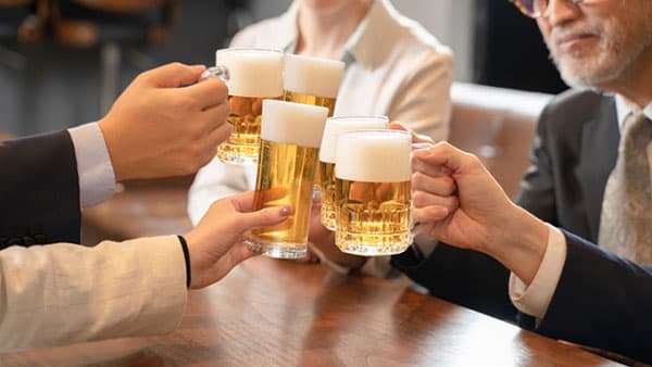 店内飲食の回復もコロナ第7波で月後半に失速　外食産業市場動向調査7月度