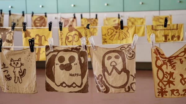 玉ねぎの皮を有効利用　伊勢崎市の中学校で「のこり染め」実習　パルシステム群馬