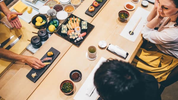 訪日外客需要で売上堅調も物価高騰が実質成長の勢い削ぐ　外食産業市場動向調査4月度