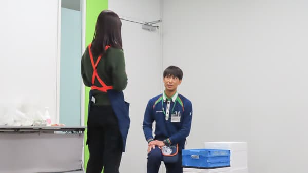 ラストワンマイル支える「応対力」配達担当者14人が接遇を披露　パルシステム埼玉