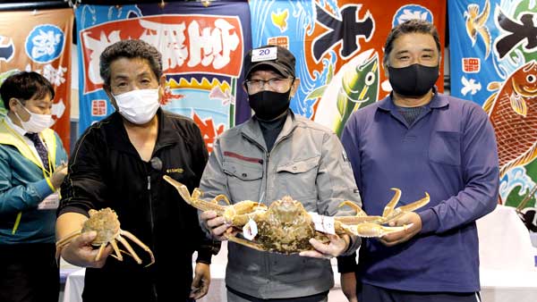 香箱ガニ最高級ブランド「輝姫」が初セリ　加能ガニ「輝」は100万円で落札　JFいしかわ