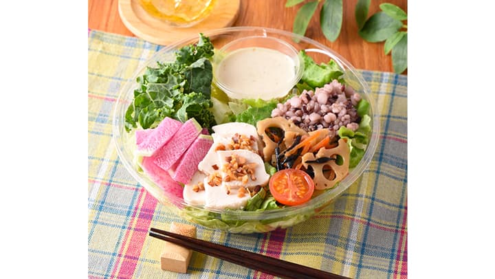 サラダカフェ監修「紅芯大根と12品目のサラダ」発売　ファミリーマート