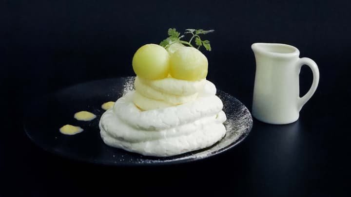 津軽・岩木山に見立てたバレンタインスイーツ　期間限定で販売　果房メロン