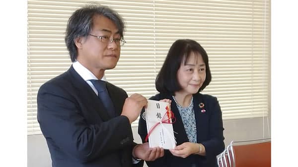 ウクライナからの避難者支援へ寄付金と支援品を贈呈　パルシステム福島