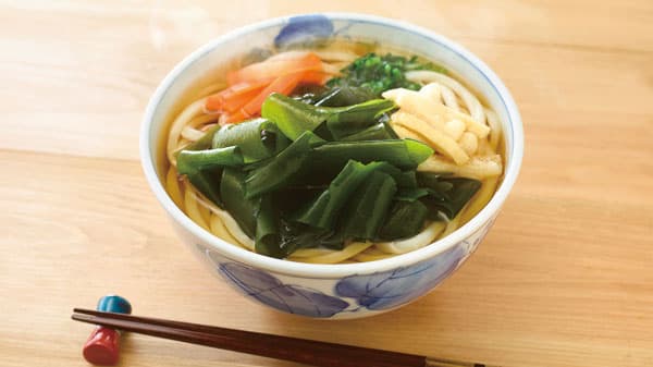 鳴門産わかめと北海道産小麦使用「産直わかめどっさりうどん」新発売　パルシステム