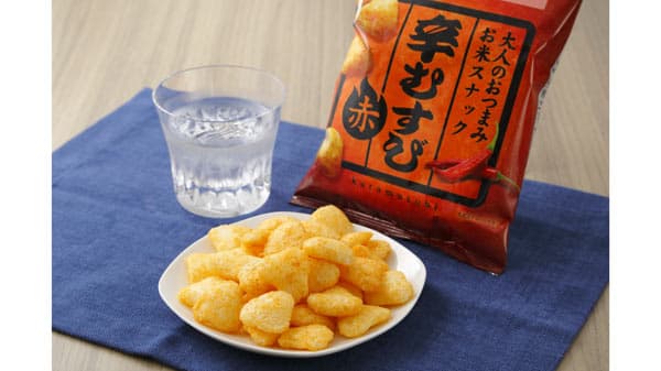 国産米で新しい大人のお米スナック「辛むすび 赤」新発売　カルビー