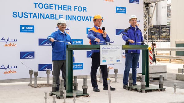 世界初の大規模電気加熱式スチーム クラッカー実証プラントを建設開始　BASF