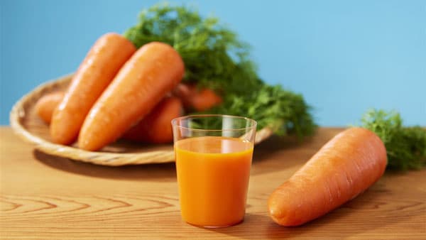 旬の国産にんじん100％　数量限定「カゴメにんじんジュース プレミアム」新発売　カゴメ