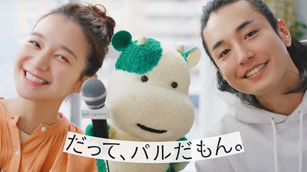 「こんせんくん」が産地や工場をレポート　秋の新CM放映開始　パルシステム