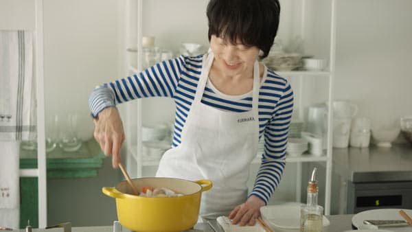 「栗原はるみわたしのカレー中辛」CM　11日から放映　エスビー食品