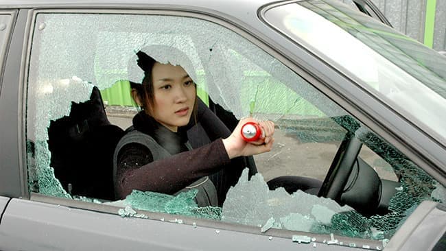 配達車両と営業車両に「自動車緊急脱出ツール」を標準搭載　ならコープ