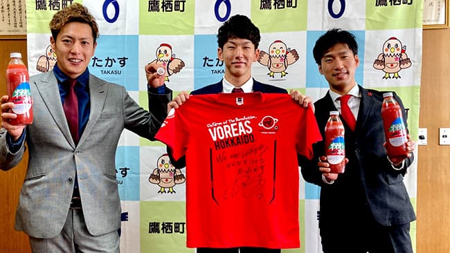 鷹栖町名産のトマトジュース「オオカミの桃」とコラボ