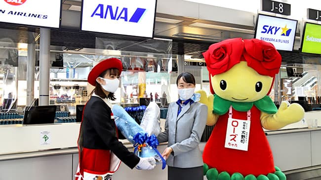 バラ苗生産日本一の岐阜県大野町　セントレア空港をバラの花束で激励
